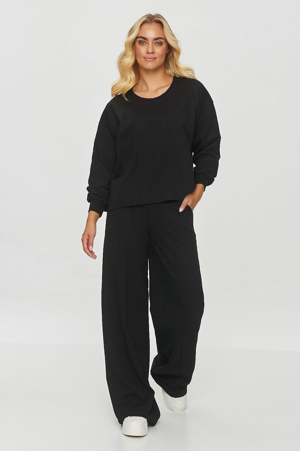 Loose hoodie and wide pants tracksuit set