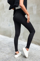 Perfect-fitting highly elastic black leggings