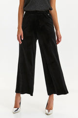 Ankle length pants with straight and very wide legs