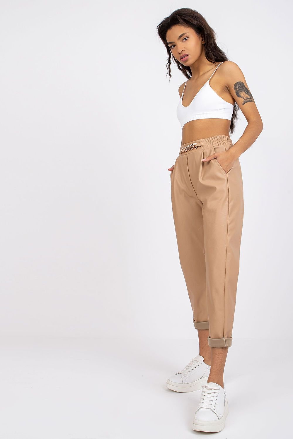 7/8 length beige pants with decorative chain