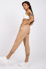 7/8 length beige pants with decorative chain