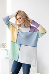 Loose-fitting sweater with long sleeves